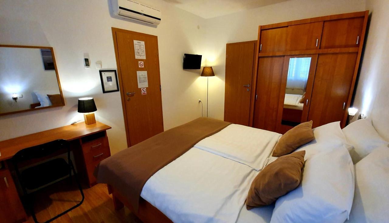 Adriasobe Hotel Vodice Exterior photo